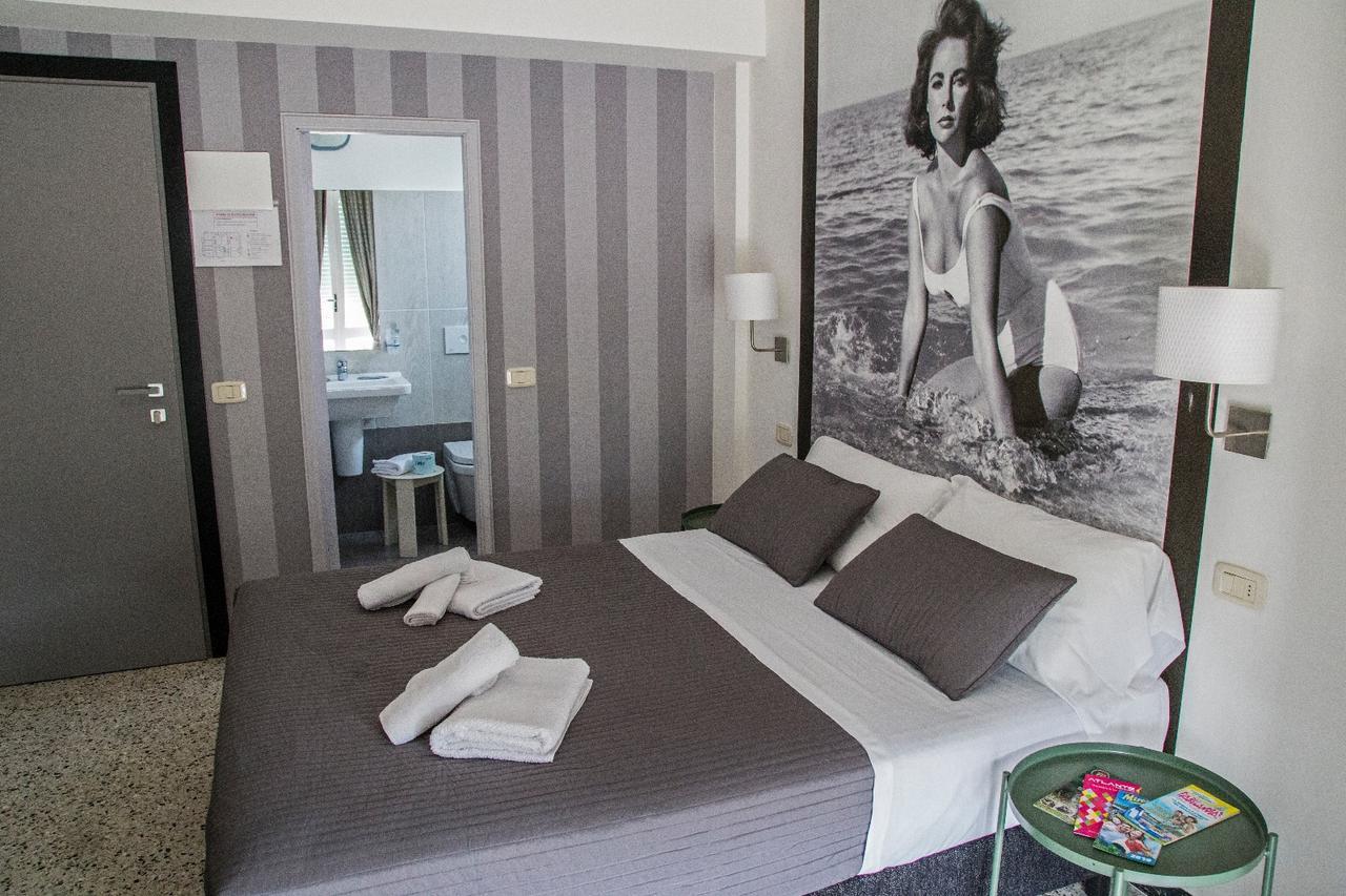 Hotel Hollywood Riccione Exterior foto