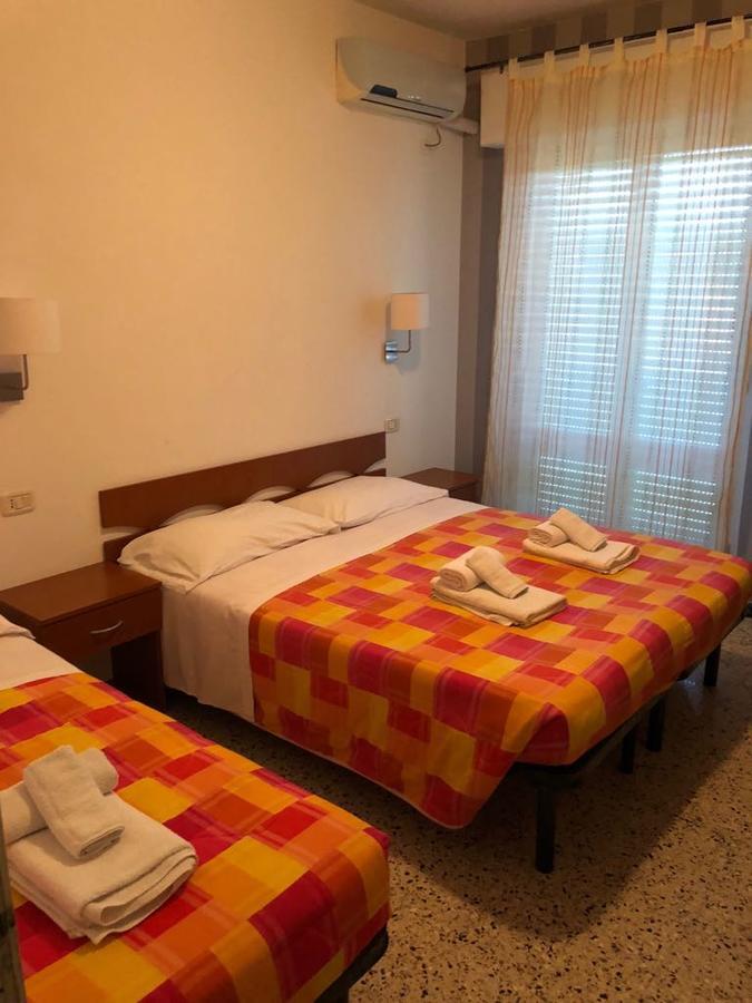 Hotel Hollywood Riccione Exterior foto